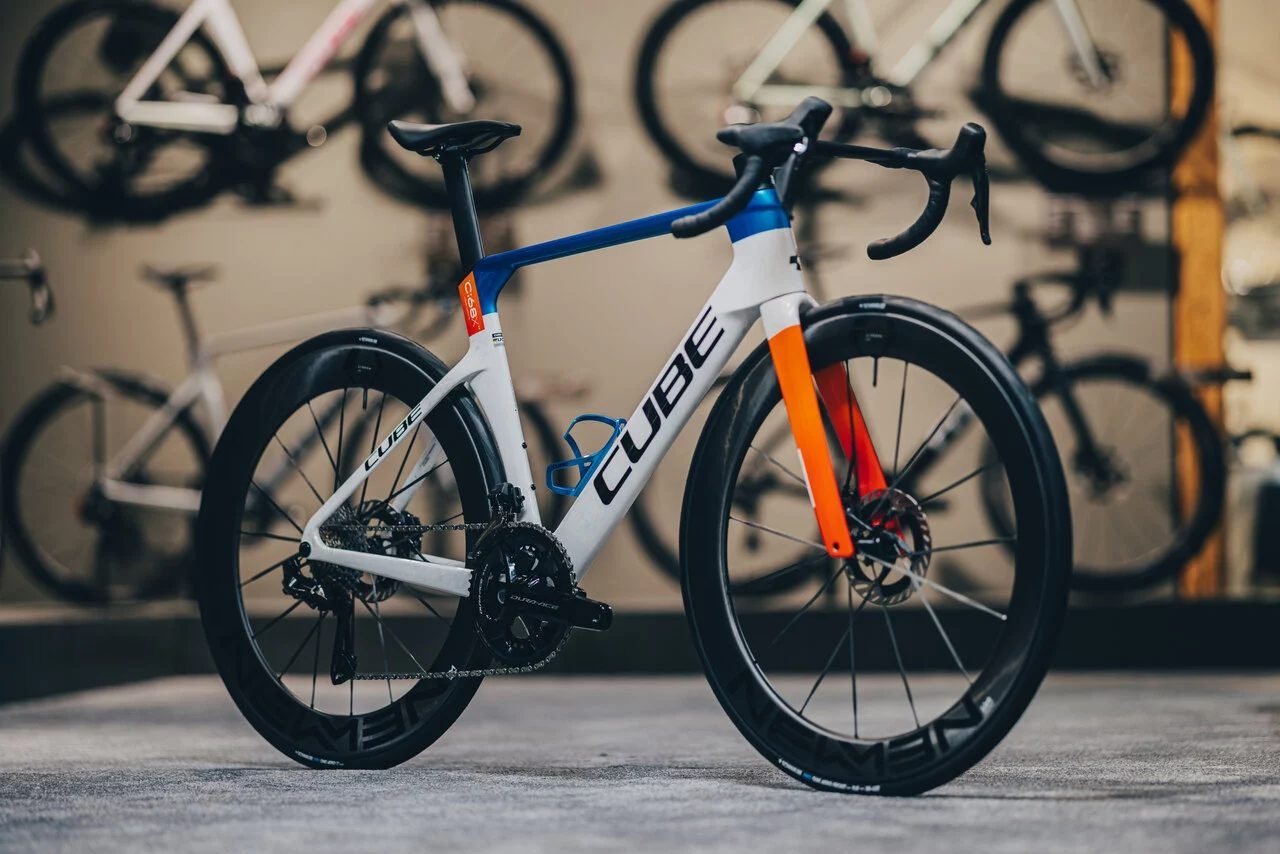 CUBE Litening Aero C:68X in the 2027 team colourway, side view
