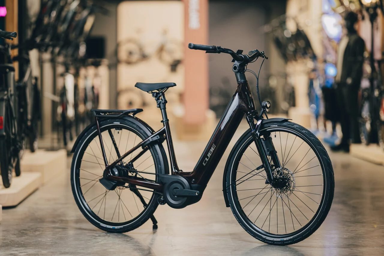 CUBE Supreme Hybrid C:62 Deluxe 2027 carbon electric trekking bike
